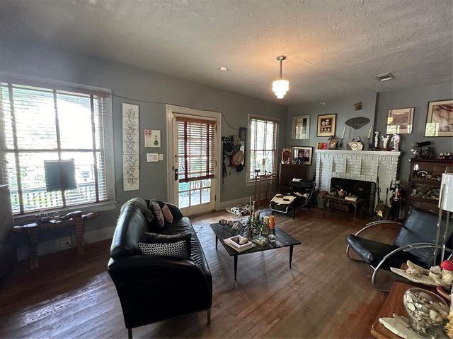 1004 Missouri Street, Houston, TX 77006