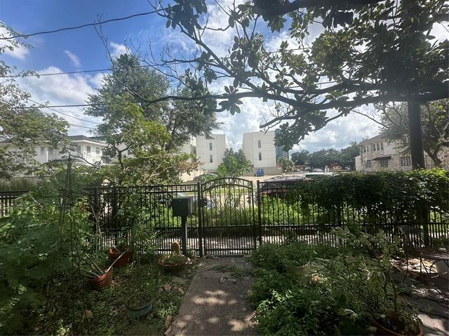 1004 Missouri Street, Houston, TX 77006