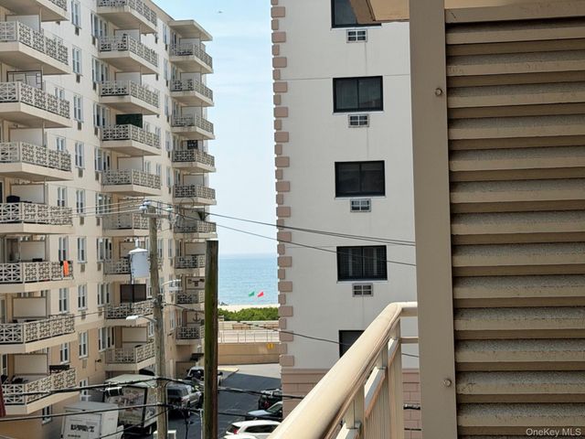 410 E Broadway 4T, Long Beach, NY 11561