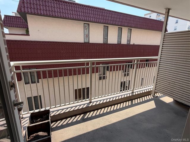 410 E Broadway 4T, Long Beach, NY 11561