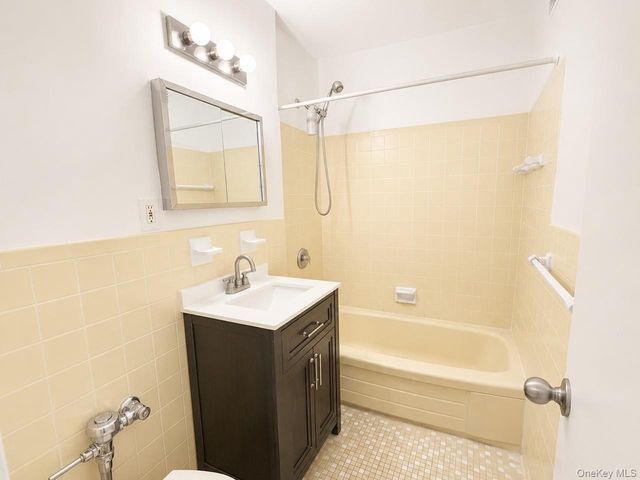 410 E Broadway 4T, Long Beach, NY 11561