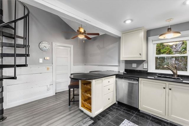 34 Railroad Ave, Yarmouth, MA 02675