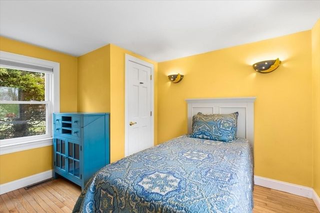 34 Railroad Ave, Yarmouth, MA 02675