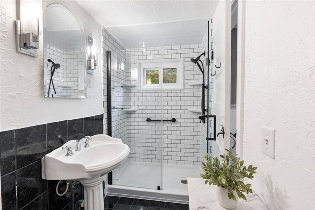 34 Railroad Ave, Yarmouth, MA 02675