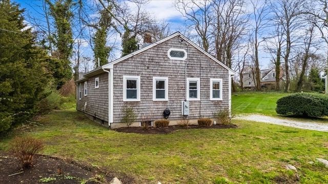 34 Railroad Ave, Yarmouth, MA 02675