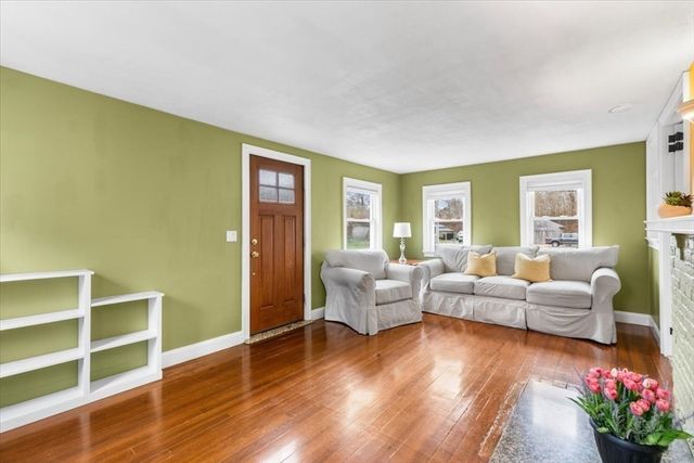 34 Railroad Ave, Yarmouth, MA 02675