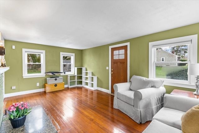 34 Railroad Ave, Yarmouth, MA 02675