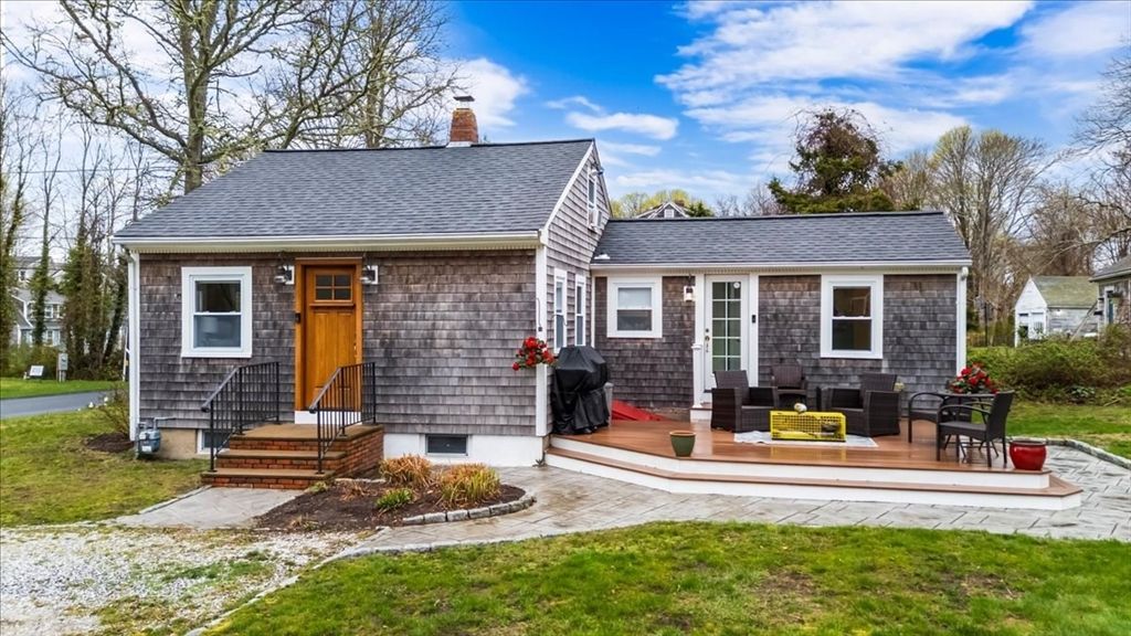 34 Railroad Ave, Yarmouth, MA 02675