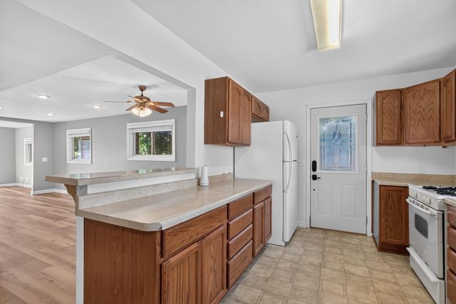 121 N Lakeside Drive, Michigan Center, MI 49254