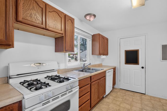 121 N Lakeside Drive, Michigan Center, MI 49254
