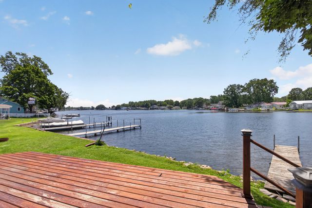 121 N Lakeside Drive, Michigan Center, MI 49254