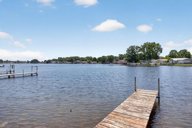 121 N Lakeside Drive, Michigan Center, MI 49254