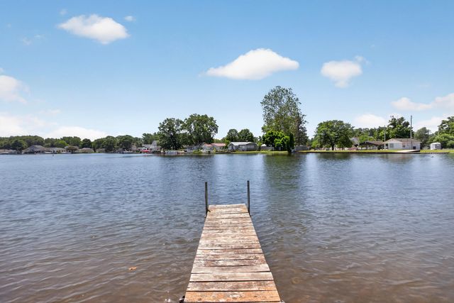 121 N Lakeside Drive, Michigan Center, MI 49254