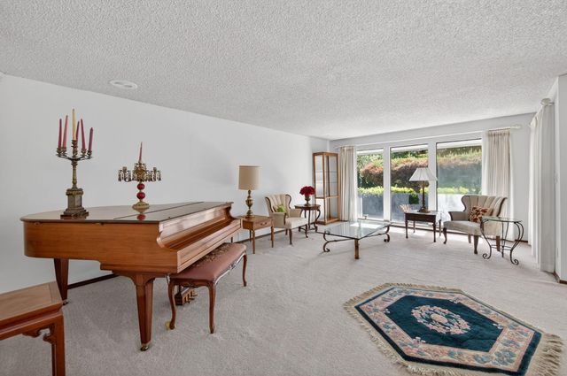 2067 W Minarets Avenue, Fresno, CA 93711