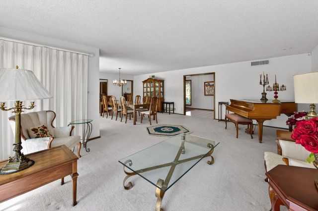 2067 W Minarets Avenue, Fresno, CA 93711