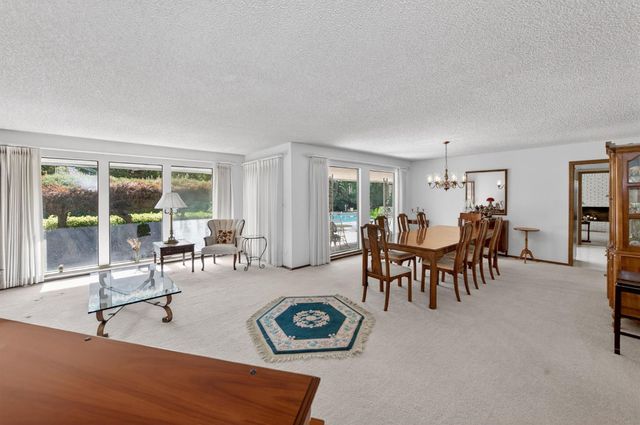 2067 W Minarets Avenue, Fresno, CA 93711