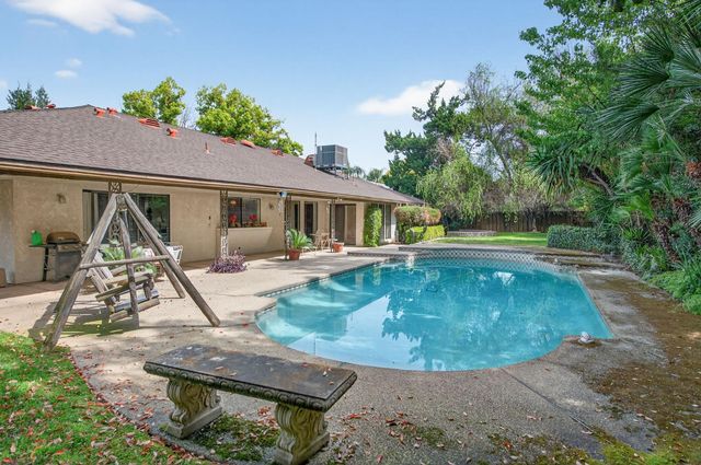 2067 W Minarets Avenue, Fresno, CA 93711