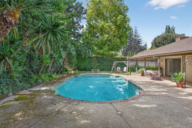 2067 W Minarets Avenue, Fresno, CA 93711