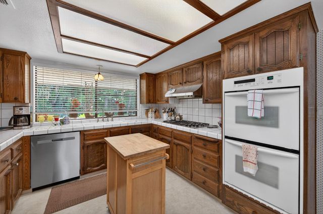 2067 W Minarets Avenue, Fresno, CA 93711