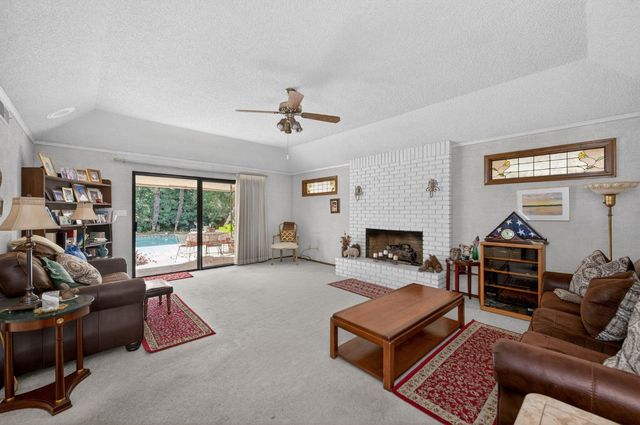 2067 W Minarets Avenue, Fresno, CA 93711