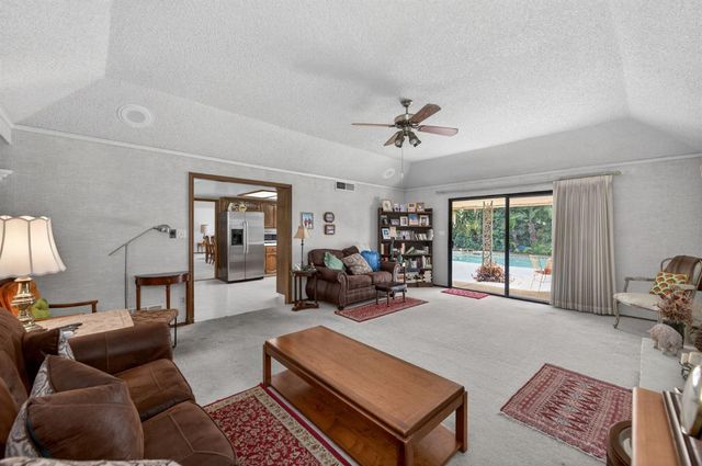 2067 W Minarets Avenue, Fresno, CA 93711