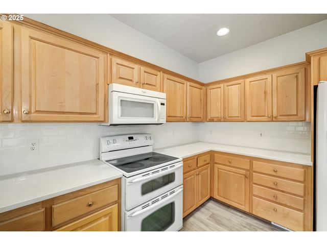 1634 Ne PARKSIDE Dr, Hillsboro, OR 97124