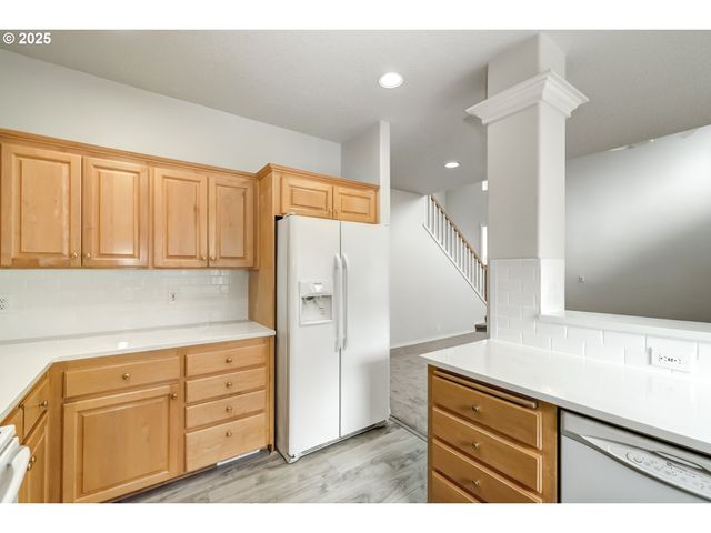 1634 Ne PARKSIDE Dr, Hillsboro, OR 97124