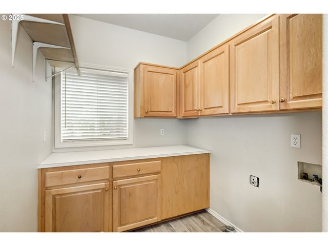1634 Ne PARKSIDE Dr, Hillsboro, OR 97124