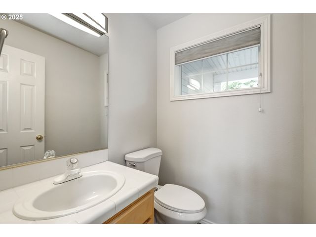 1634 Ne PARKSIDE Dr, Hillsboro, OR 97124