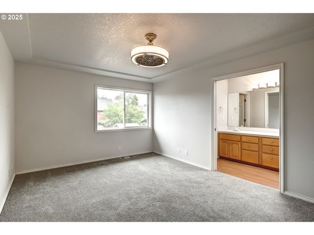 1634 Ne PARKSIDE Dr, Hillsboro, OR 97124