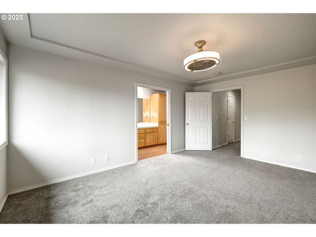 1634 Ne PARKSIDE Dr, Hillsboro, OR 97124