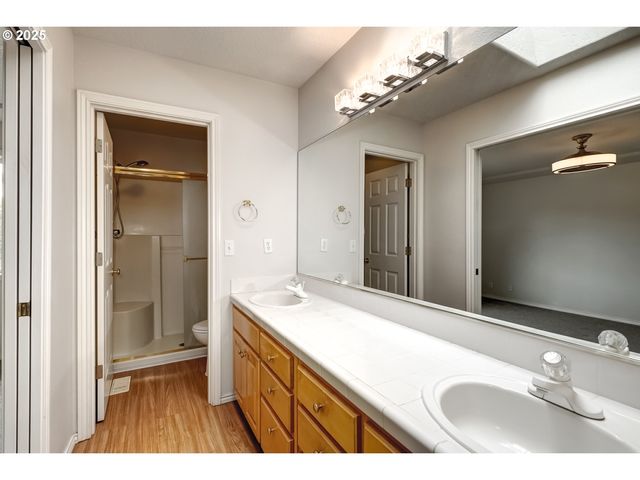 1634 Ne PARKSIDE Dr, Hillsboro, OR 97124