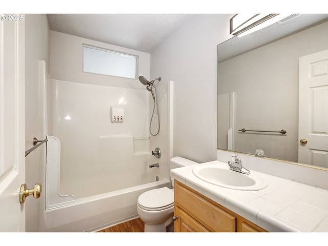 1634 Ne PARKSIDE Dr, Hillsboro, OR 97124
