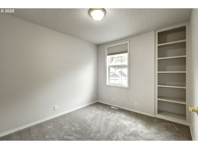 1634 Ne PARKSIDE Dr, Hillsboro, OR 97124
