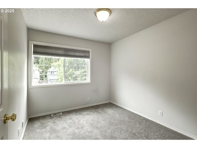 1634 Ne PARKSIDE Dr, Hillsboro, OR 97124