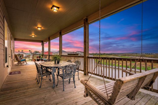 220 Kings Drive, Freeport, TX 77541