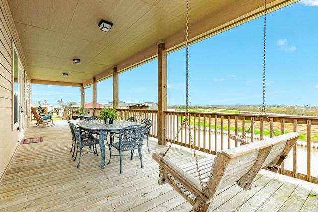 220 Kings Drive, Freeport, TX 77541