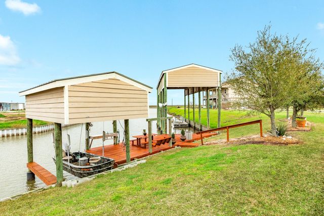 220 Kings Drive, Freeport, TX 77541