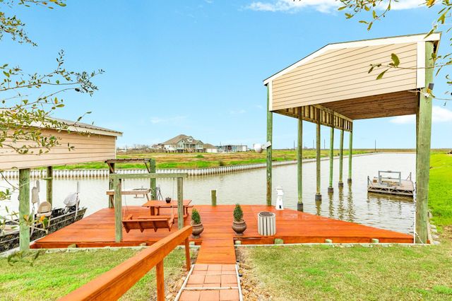 220 Kings Drive, Freeport, TX 77541