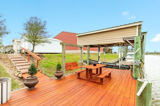 220 Kings Drive, Freeport, TX 77541