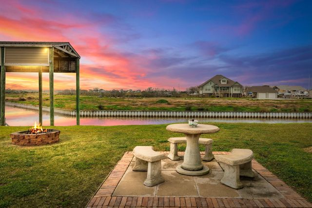 220 Kings Drive, Freeport, TX 77541