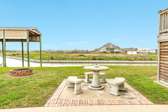 220 Kings Drive, Freeport, TX 77541