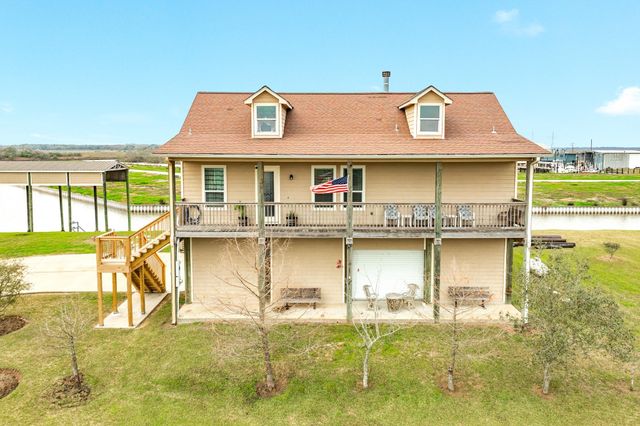 220 Kings Drive, Freeport, TX 77541