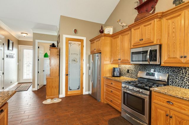 220 Kings Drive, Freeport, TX 77541