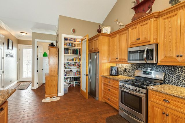 220 Kings Drive, Freeport, TX 77541