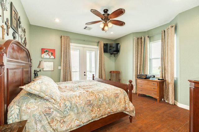 220 Kings Drive, Freeport, TX 77541