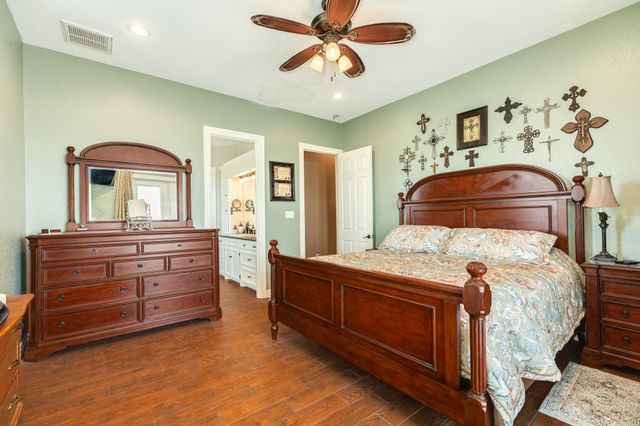 220 Kings Drive, Freeport, TX 77541