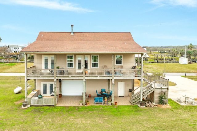 220 Kings Drive, Freeport, TX 77541