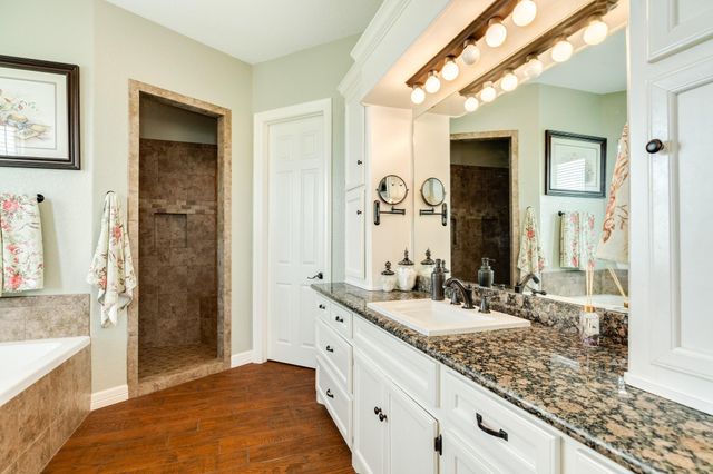 220 Kings Drive, Freeport, TX 77541