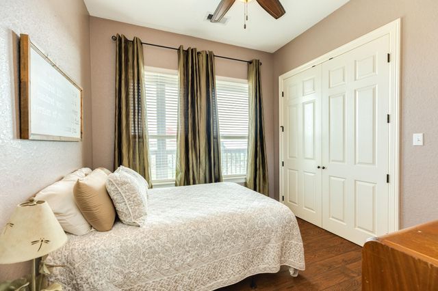 220 Kings Drive, Freeport, TX 77541